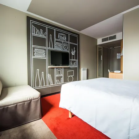 Ibis La Defense 3*