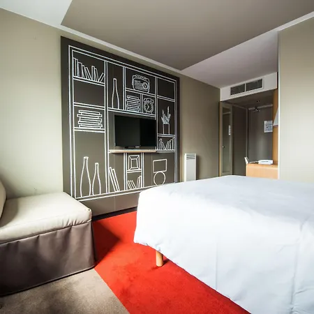 Hotel Ibis La Defense 3*