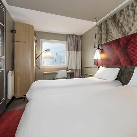 Отель Ibis La Defense 3*
