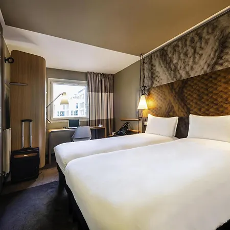 Отель Ibis La Defense