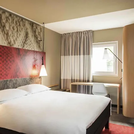 Отель Ibis La Defense
