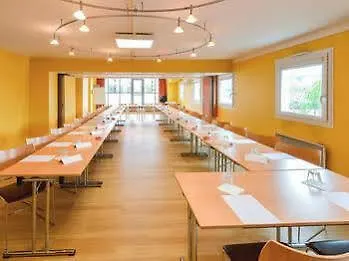 楠泰尔拉德芳斯宜必思酒店 酒店 3*